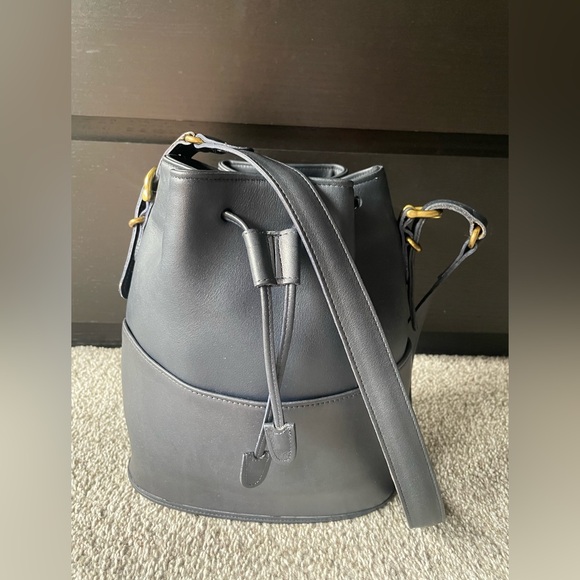 Coach Handbags - Vintage Coach Navy Equestrian 9804 Leather Bucket Bag